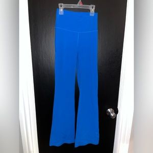 Unlike mom groove pant